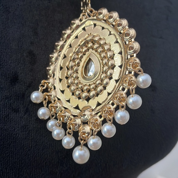 Large Gold Pendant Necklace - Picture 7 of 12